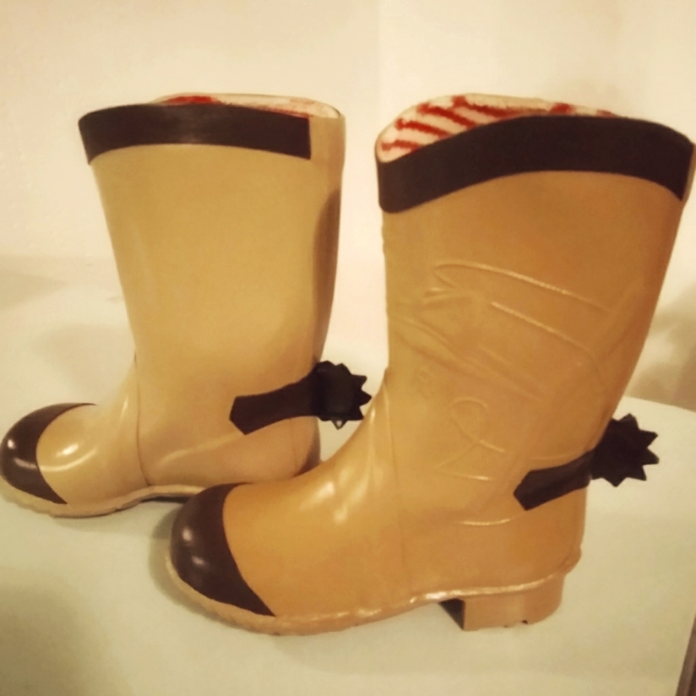 Vintage rubber boots sizes 6 & 7, dead stock (never worn, rediscovered stock)